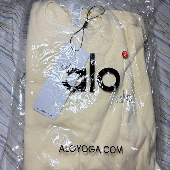 RARE Alo Accolade Crew Neck Pullover Limited: Candlelight Yellow/Butter Yellow - Picture 5 of 7